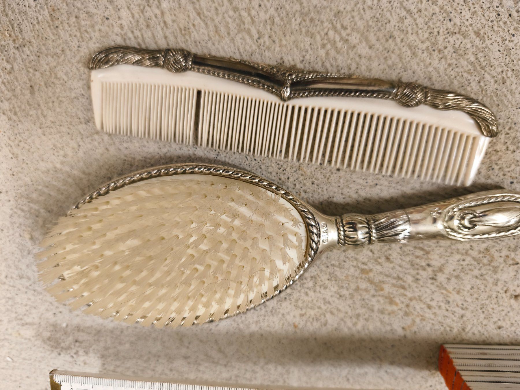 Altro per la cura dei capelli: Vintage Bürste und Kamm versilbert – Usato da Zürich venduto da Jul69 4