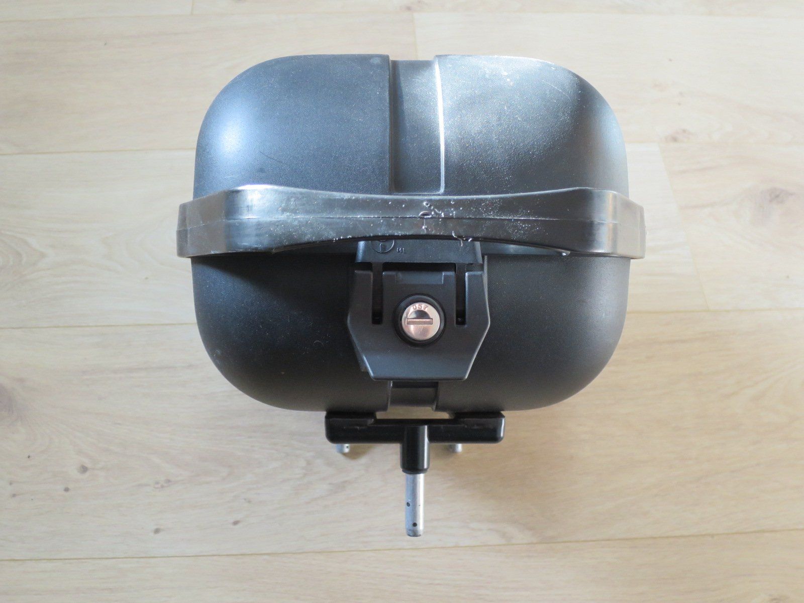 Ersatzteile: Pletscher Gepäckträgerbox 12l easy fix – Gebraucht aus Gundetswil von Bring-Back-To-Life 2