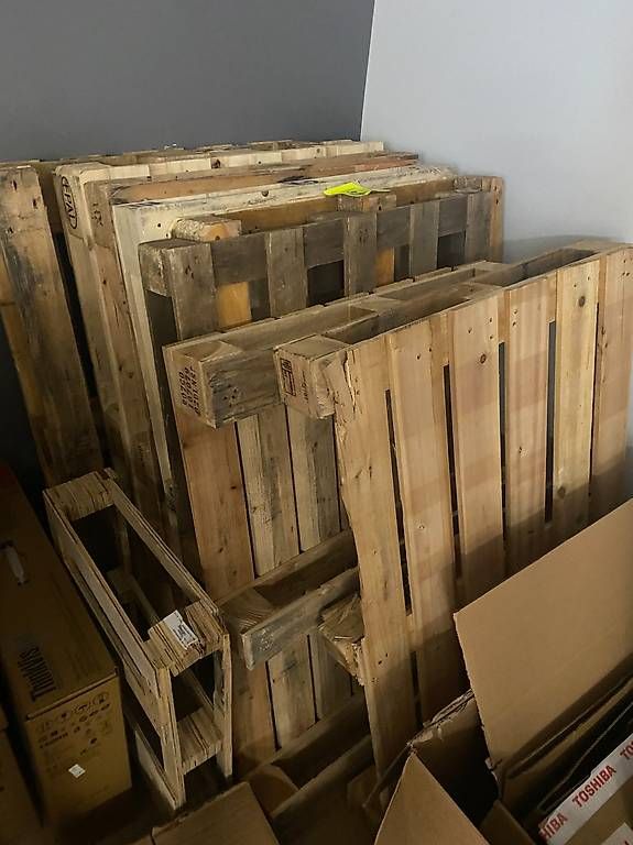 Articoli in legno: Palette Legno varie – Usato da Lugano venduto da alb_l7h7
