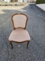 Antiker Stuhl mit rosa Bezug - Vintage Chic für Zuhause!