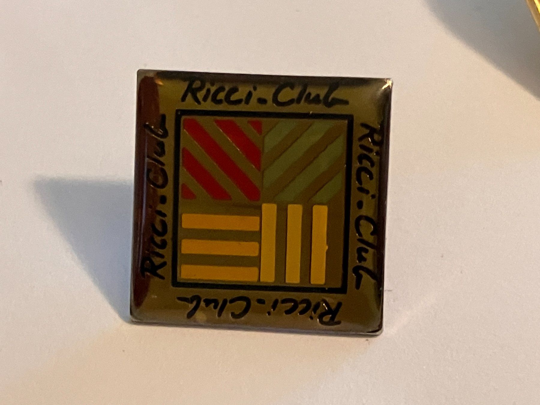 Placchette & Badge: 1 Pin Ricci Club – Usato da Basel venduto da djwwpp