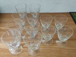 12 Weingläser (8 Rotwein, 4 Weisswein)