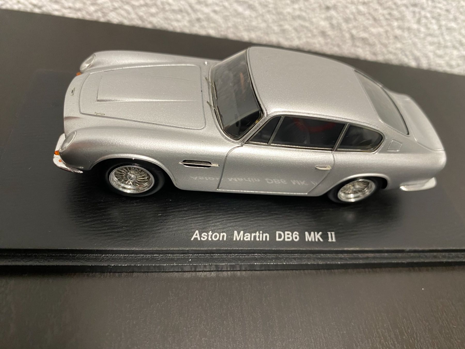 Spark Modellini d'auto: Aston Martin DB6 - Spark 1:43 – Nuovo e nell'imballaggio originale da Niederhasli venduto da Yotanke50 1