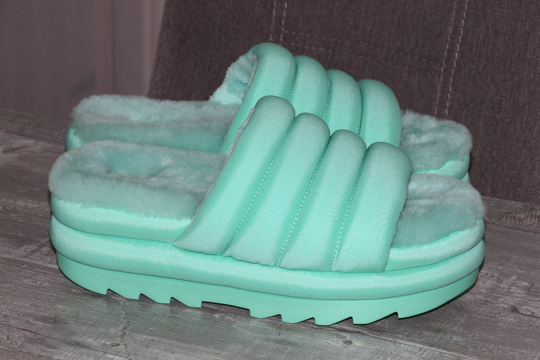 Ugg Damenschuhe: MEGA stylische & bequeme Schuhe von UGG Gr.40 – Neu und originalverpackt aus Oberwil-Lieli von Svetlana28 1