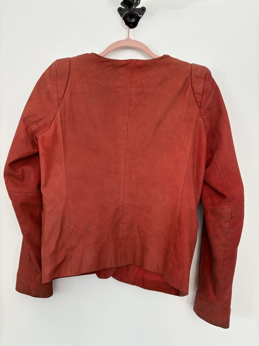 Sandro Vestes: Veste Sandro en cuir souple. Taille 34-36 – D'occasion à Lausanne par france.guillermin 2