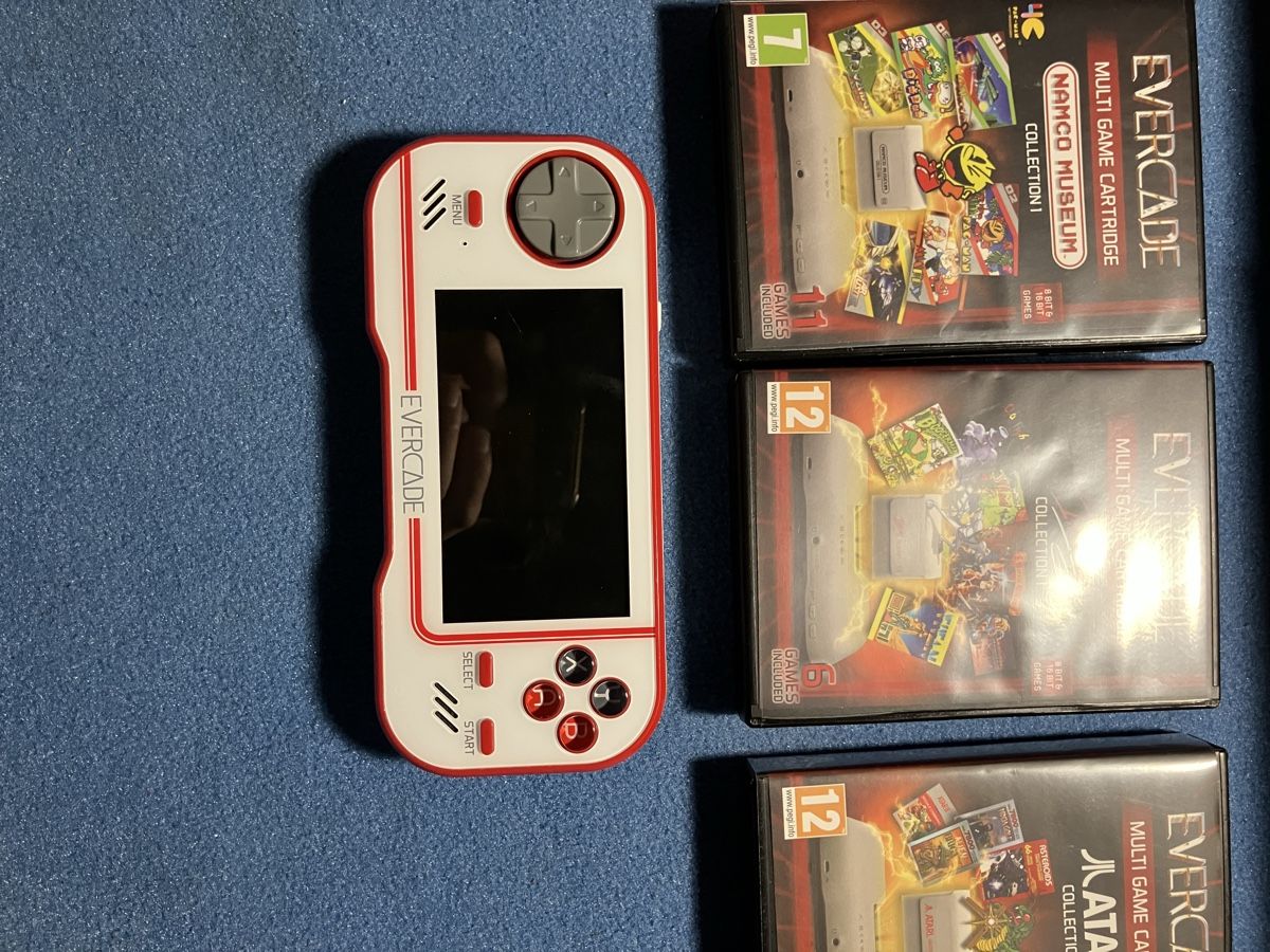 Evercade Console: Evercade Premium Pack Retro Console – Nuovo (secondo la descrizione) da Chur venduto da GC190 1