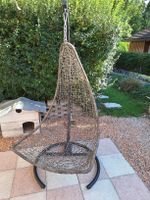 Hängesessel aus Rattan mit Gestell, beiger Bezug, gebraucht