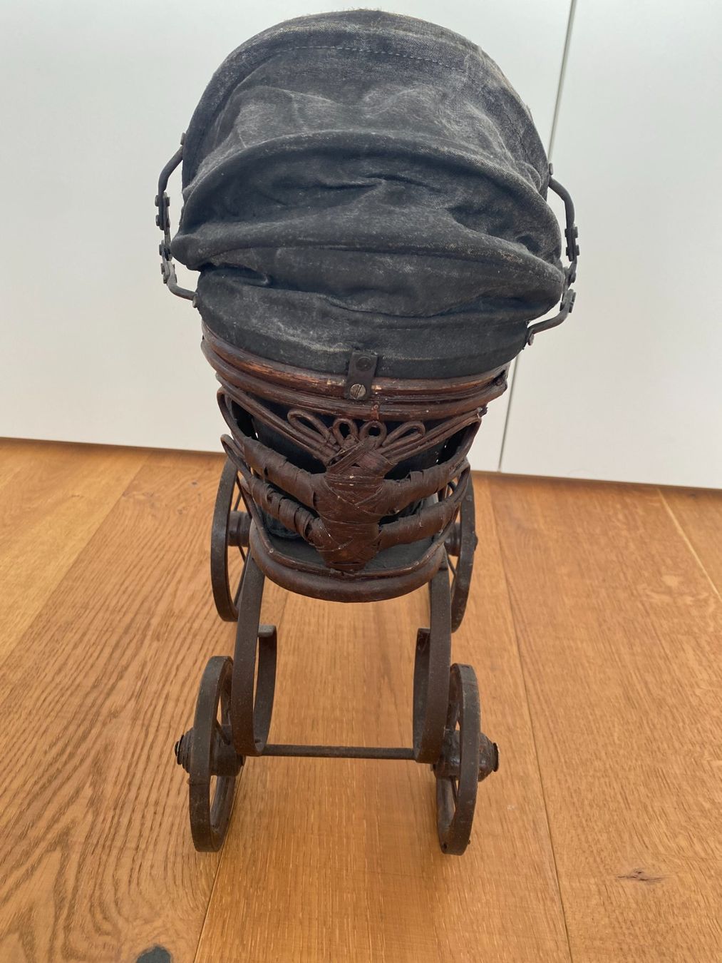 Carrozzine per bambole: Antiker Puppenwagen – Usato da Gerolfingen venduto da Regenbogen88 4