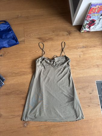 Olivgrünes Sommerkleid von Pull&Bear (S)