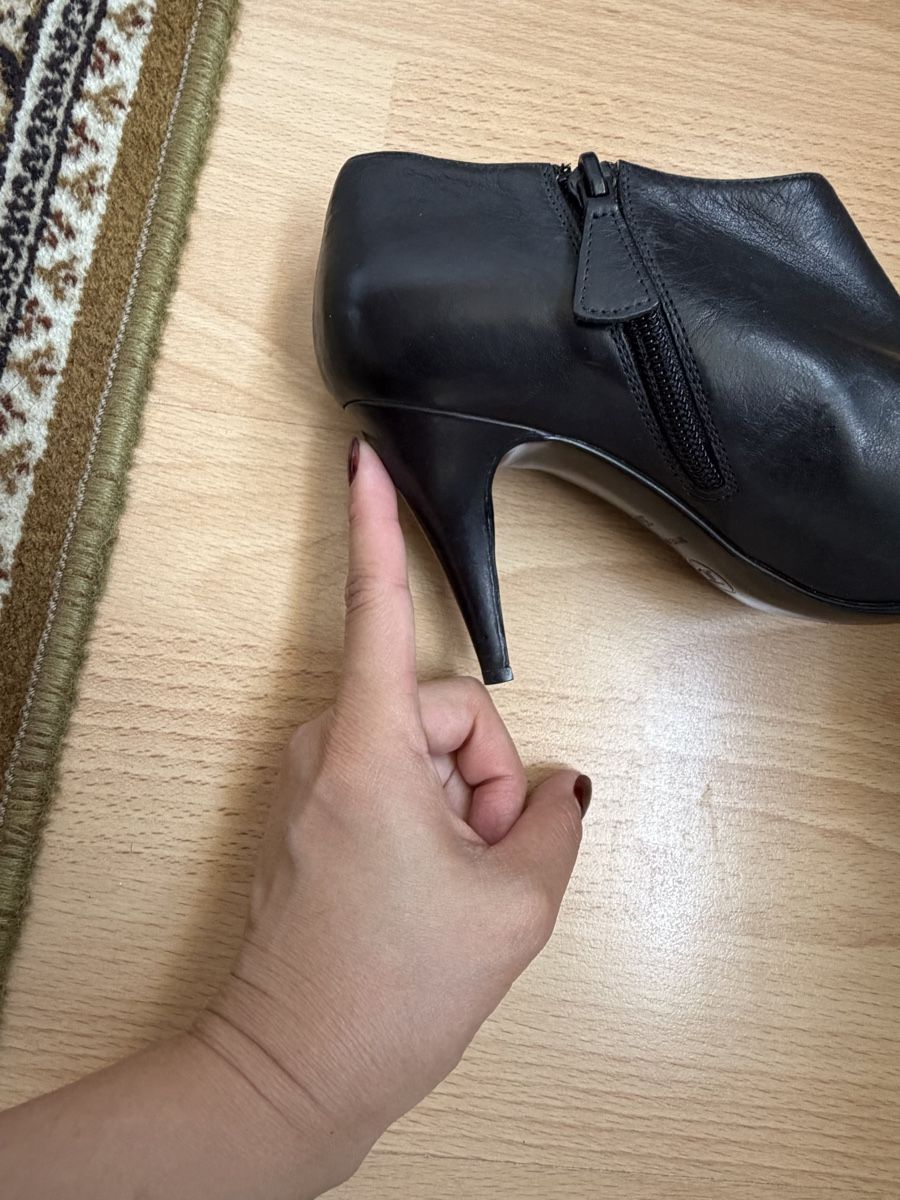 Chanel Scarpe da donna: Chanel Leather Boot Heels – Usato da St.Josefen venduto da lop_lh8d 8