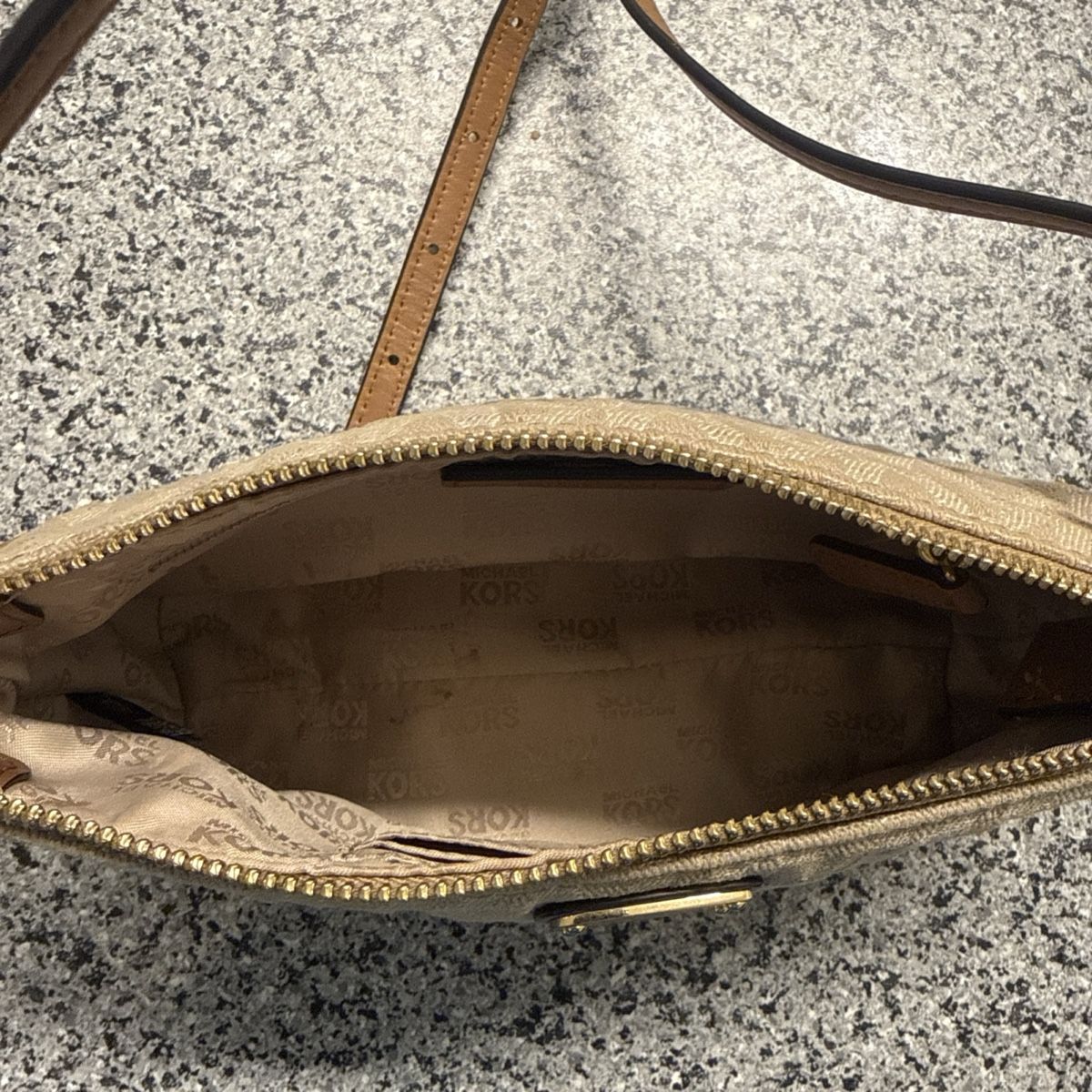 Michael Kors Taschen für Damen: Michael Kors clutch bag monogram beige leather – Gebraucht aus Basel von aaegh 2