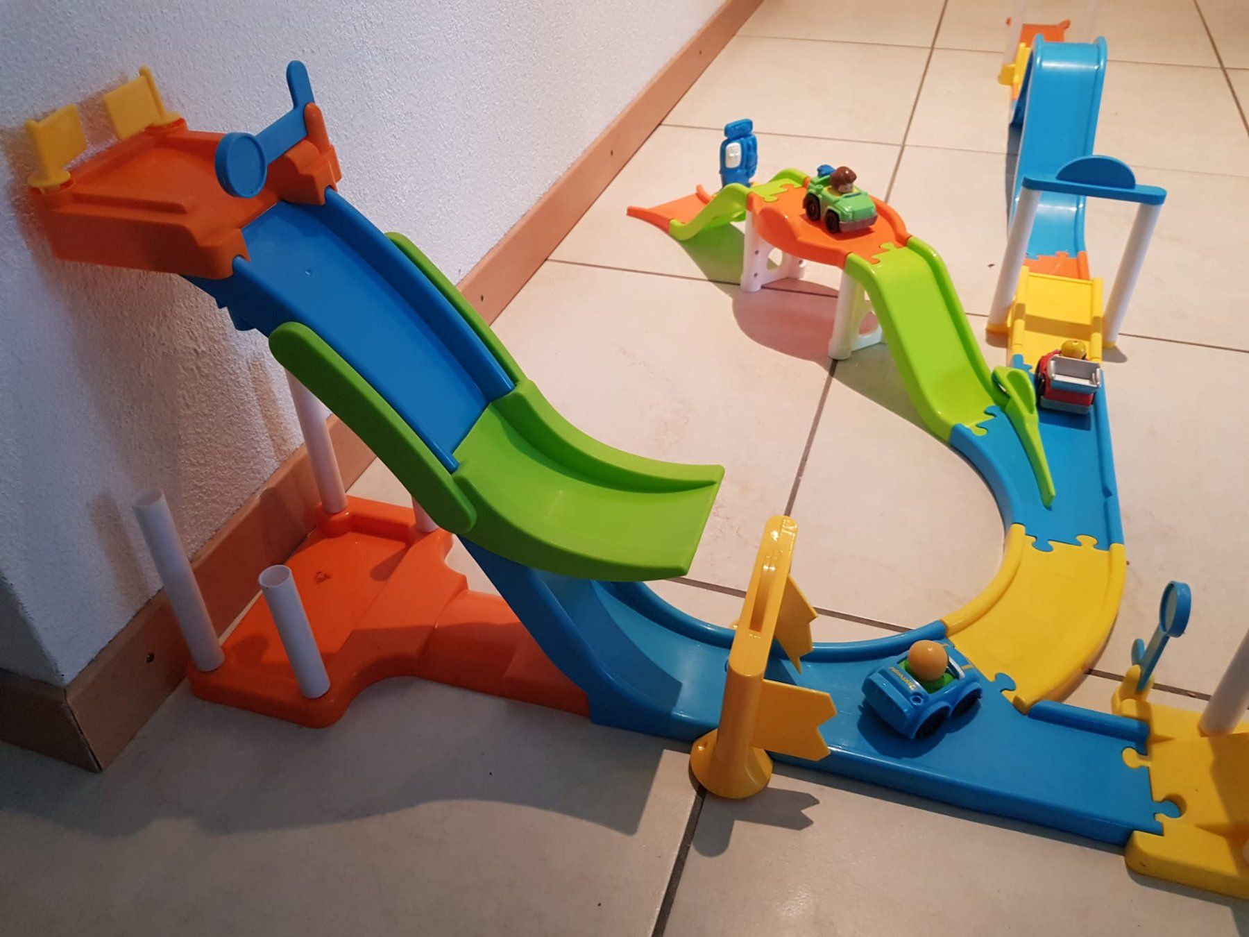 Rennbahnen: Circuit avec voitures - jeu enfant – Gebraucht aus Villars-sur-Glâne von Mark_988 4
