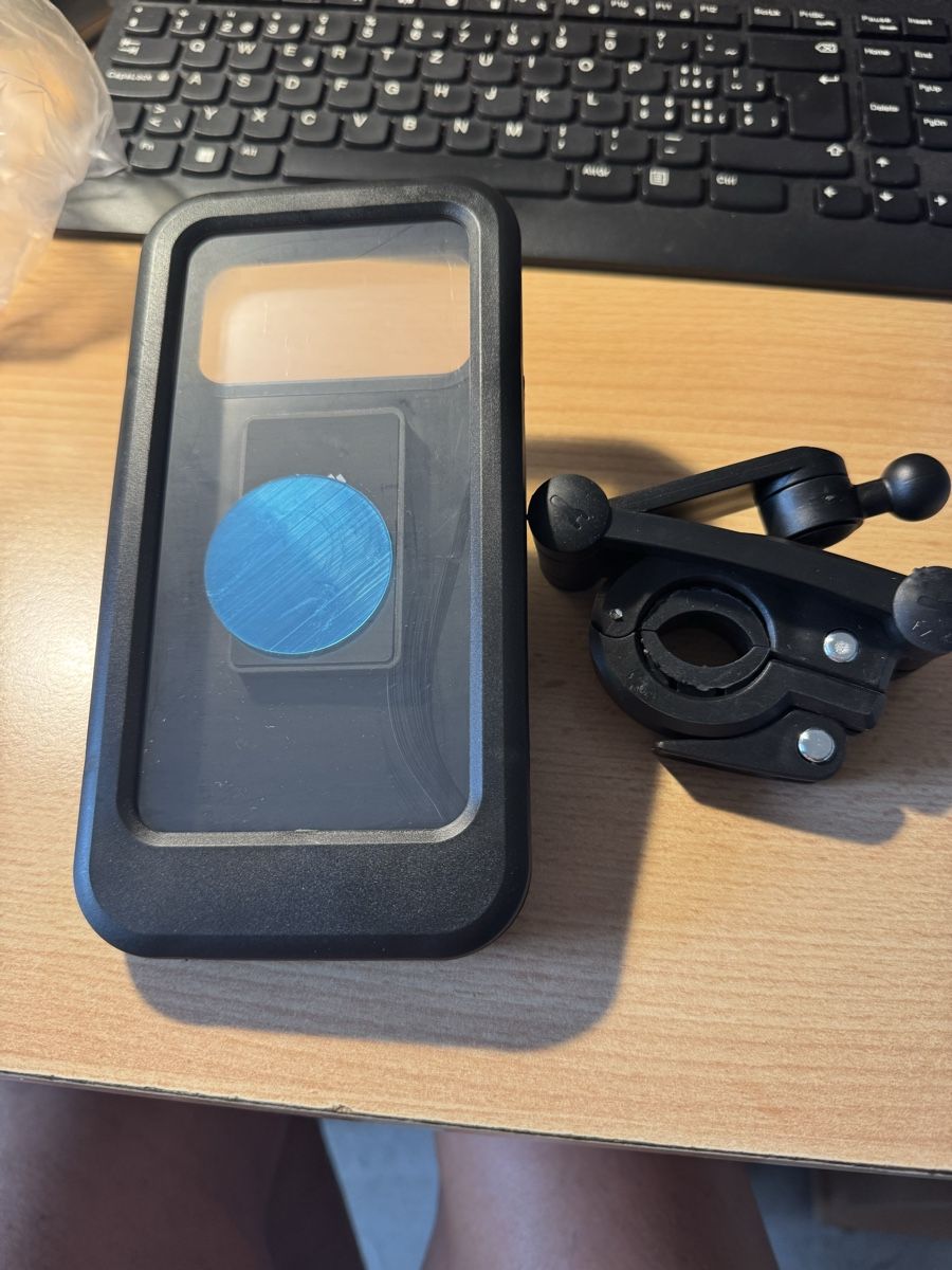 Support: Motorrad oder Velo Handyhalter – Neuf avec emballage d'origine à Seewen SO par Muggi3