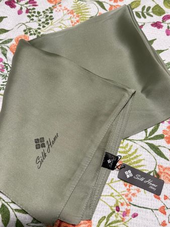Seidentuch Silk Home olivgrün glänzend neu mit Etikett