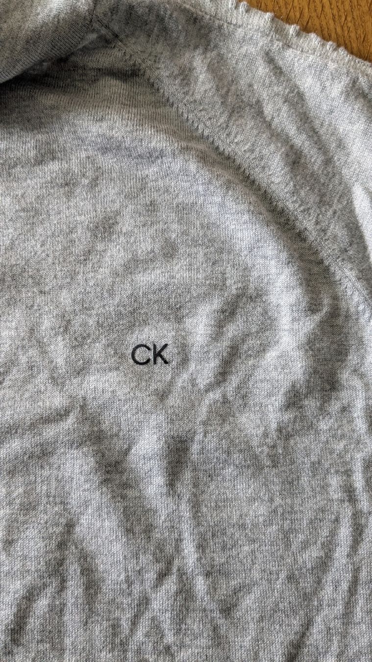 Calvin Klein Maglioni & Felpe: Grauer Calvin Klein Pullover mit Logo am Ärmel, Top! – Usato da Belp venduto da Beatrice6311 1