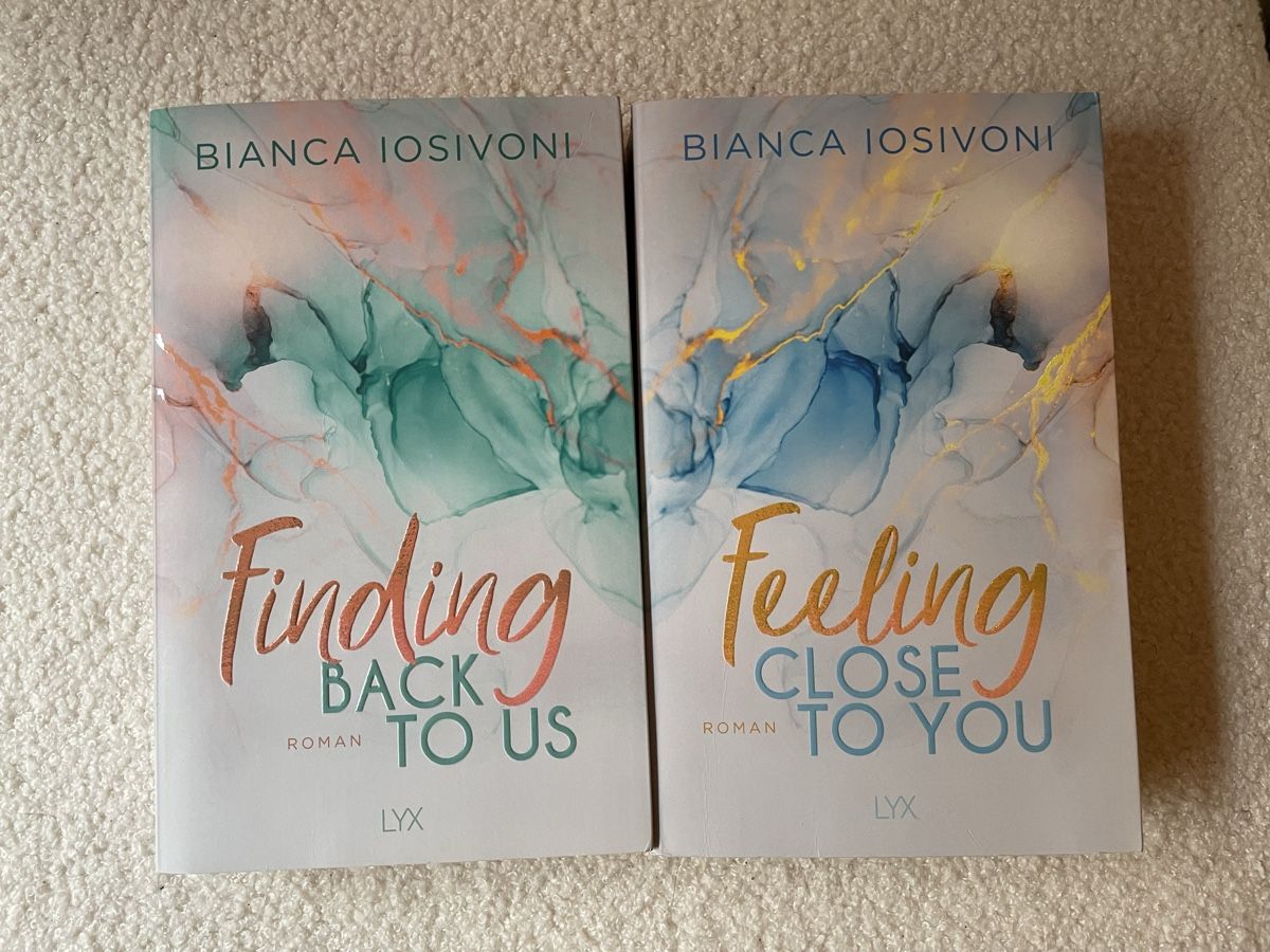 Libri: Finding back to us und Feeling close to you – Usato da Adetswil venduto da Mschnuffi