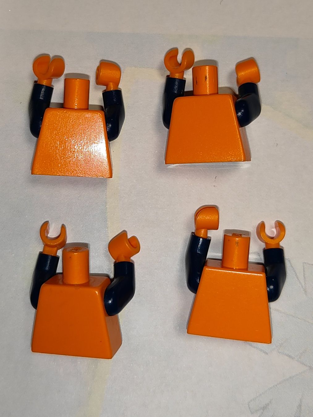 Lego Kit di costruzioni: Legofigur  4  Torso  zu Figur  wc017  /C44 – Usato da St. Gallen venduto da Bisaknosp 4