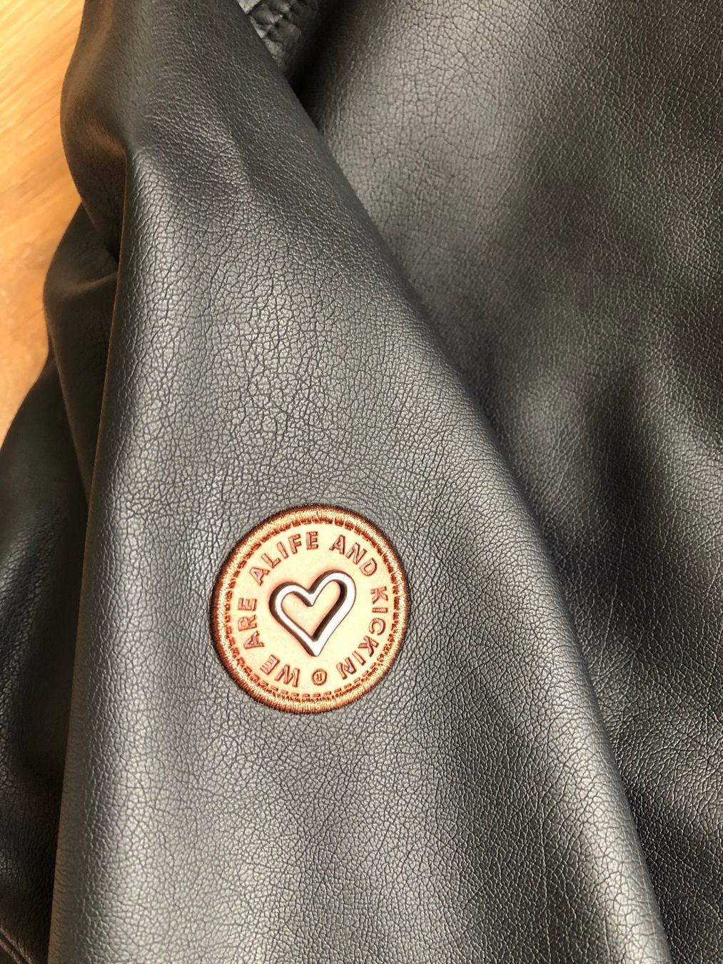Naketano Giacche: schwarze Kunstlederjacke – Usato da Tuggen venduto da prigltu73 3