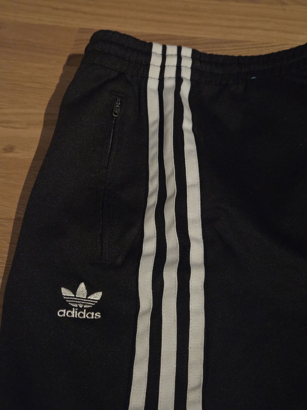Adidas Pantaloni: Adidas Jogginghose – Usato da Bassersdorf venduto da ale_2ftz 4