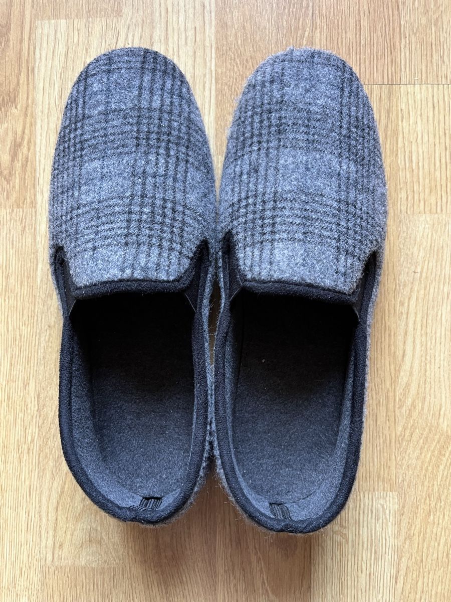 Scarpe da uomo: Warme Herren Hausschuhe, Grösse 45 – Nuovo (secondo la descrizione) da Bottenwil venduto da Guguseli014