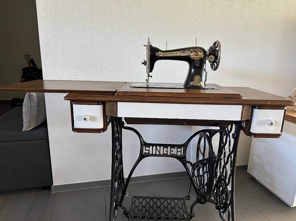 Machines à coudre: Alte Singer Nähmaschine – D'occasion à Inwil par dasle