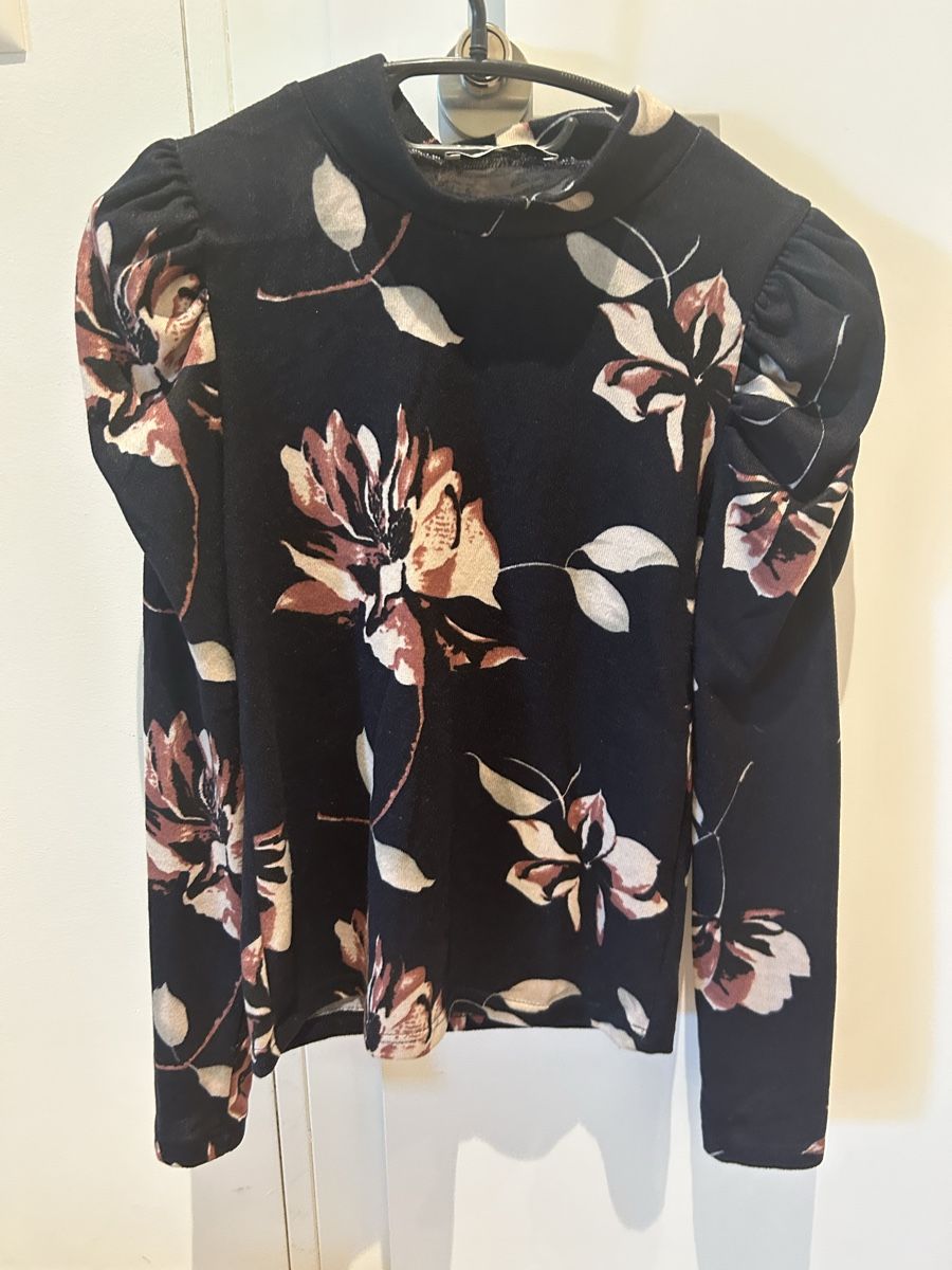 Only Pullover & Sweatshirts: Damen PulloverONLY mit Blumenprint Grösse XS🌸 – Gebraucht aus Sursee von ramona0406 1