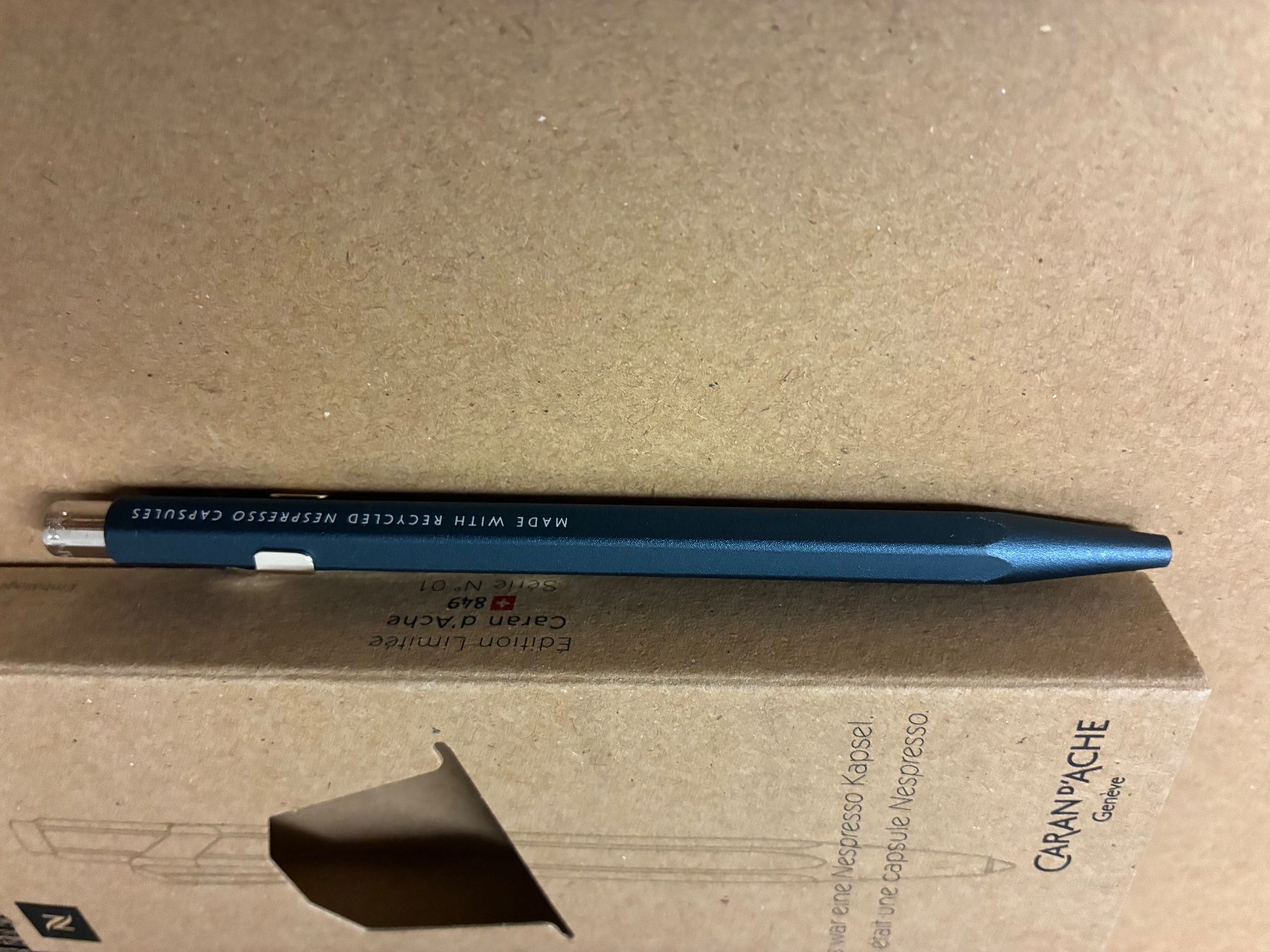 Caran D'Ache Penna & Evidenziatori: Nespresso Caran d'Ache dharkan blau – Nuovo e nell'imballaggio originale da Zürich venduto da bei_7cvn 2