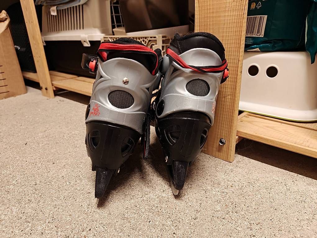 Schlittschuhe: Pattini da ghiaccio – Gebraucht aus Gravesano von sim_5glq
