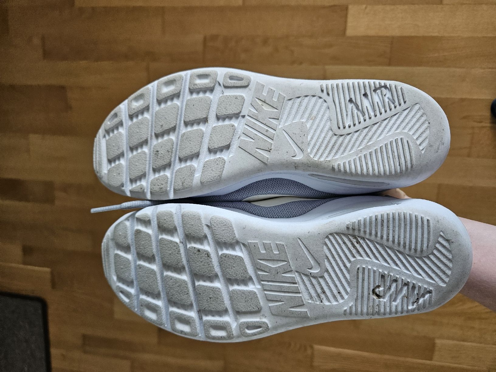 Nike Damenschuhe: Nike Air Sneakers - Light Grey - Size 38.5 EU – Gebraucht aus Lenzburg von van_gpy5 4