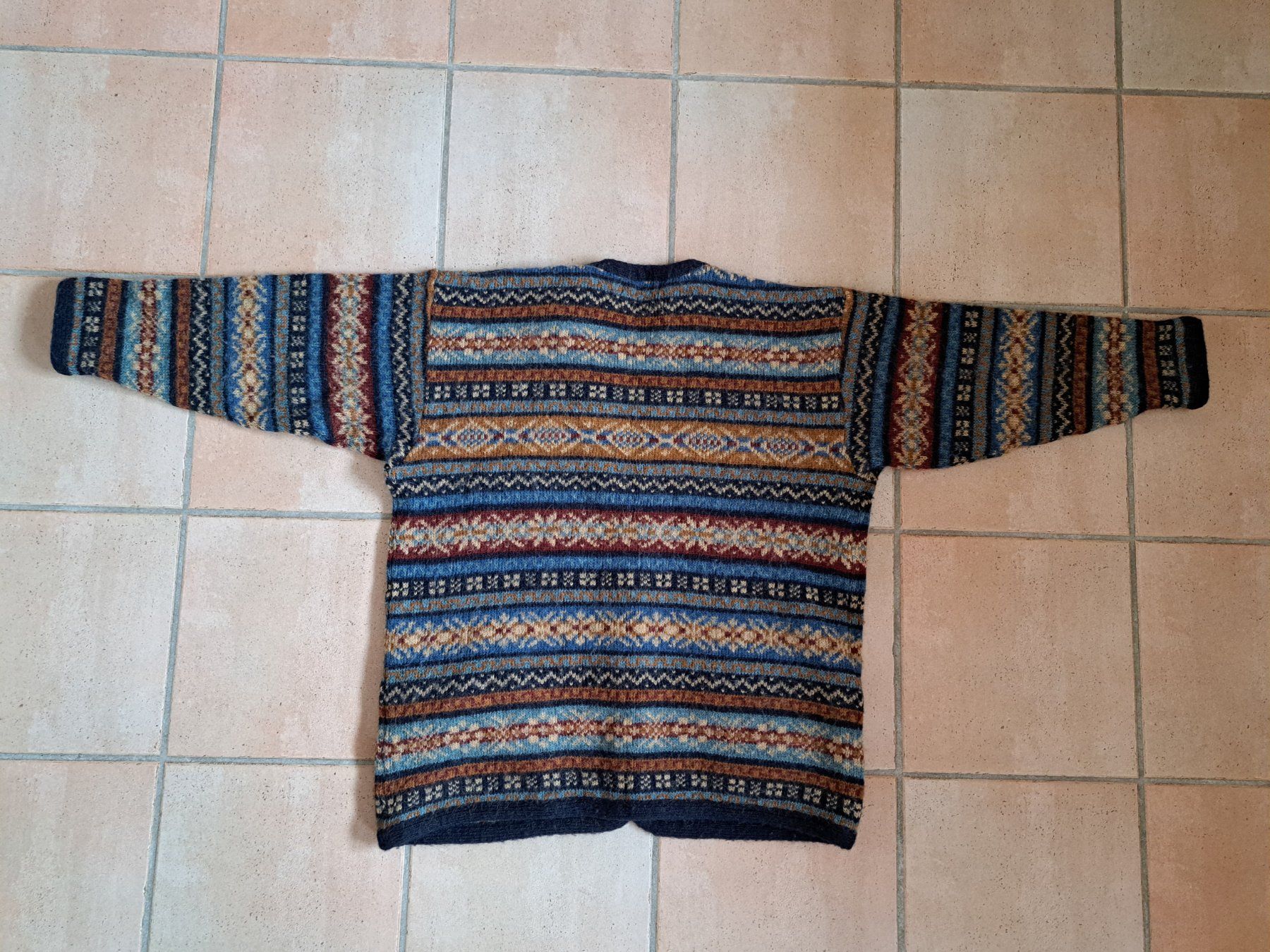 Giacche: Strickjacke der Marke SAGA – Usato da Steinmaur venduto da hischa 1
