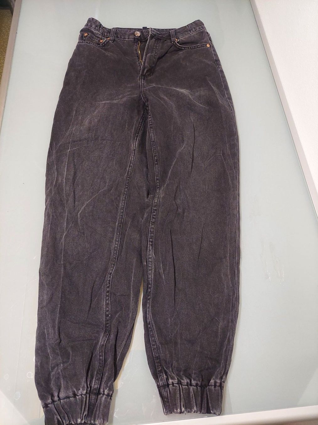 Jeans: schwarze Jeans – Usato da Unterbäch VS venduto da Nifadi