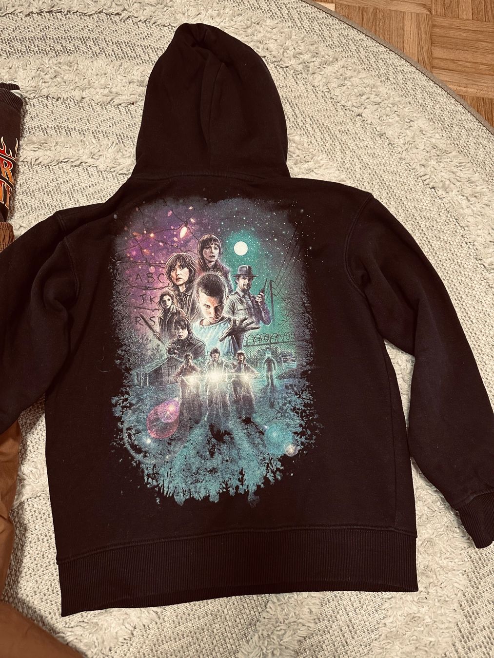 Kleiderpakete & -sets: Hose, Pulli-Stranger Things H&M Kinderkleidung 8-10 J – Gebraucht aus Basel von iulia_haul 4