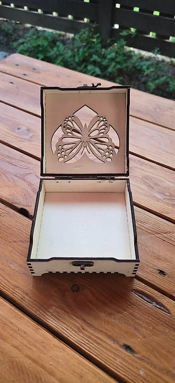 Tutte le decorazioni: Handgefertigte Holzbox mit Schmetterling – Nuovo (secondo la descrizione) da Rorschach venduto da Jakec89 3