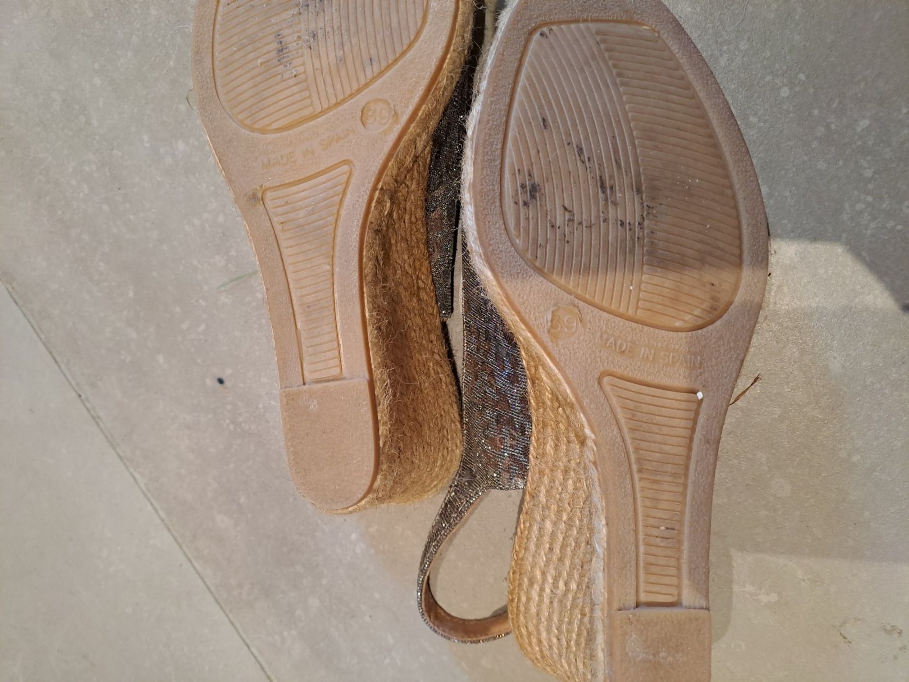 Chaussures femmes: Glitzer Schuhe Gr.39 – D'occasion à Emdthal par kasira 1