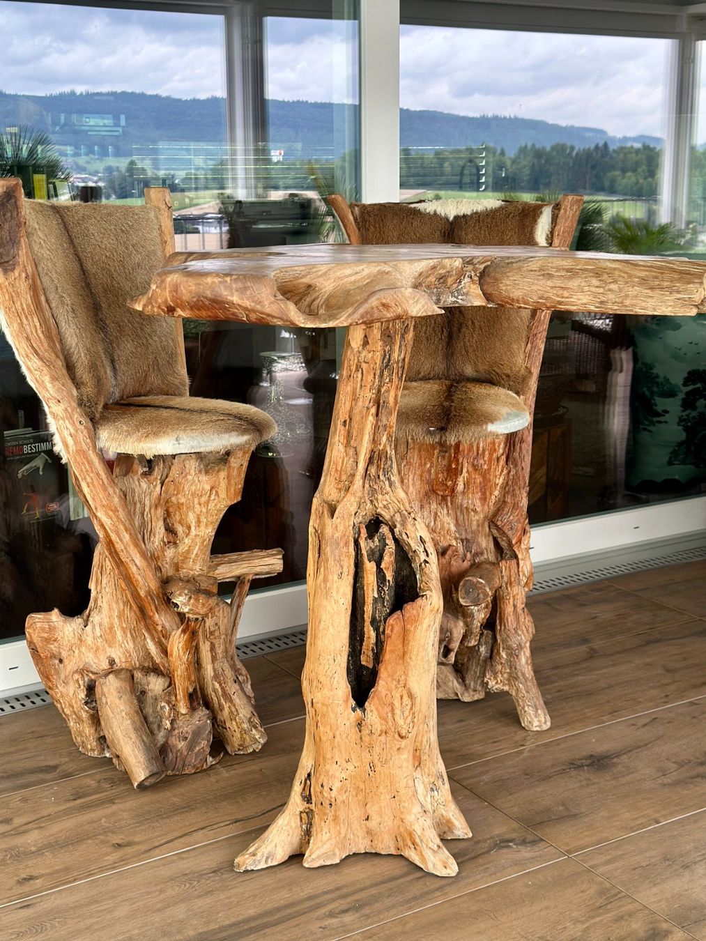 Set di tavolo e panche: Rustikaler Olivenbaum Tisch + 2 Stühle – Usato da Buchs AG venduto da NovidarteAG 2