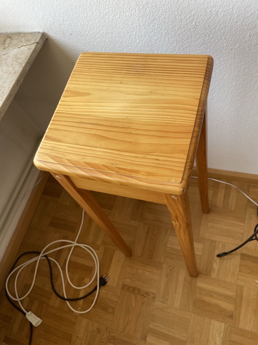 Altro per la casa: Zwei Blumentopf Ständer aus Holz , Schmied- Eisen – Usato da Basel venduto da Kamberly 5