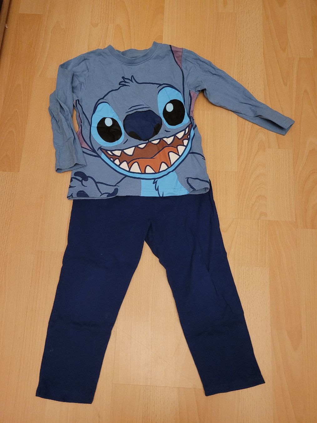 Pyjamas & Ähnliches: Pyjama Stitch gr. 104 – Gebraucht aus Inwil von Flower2325