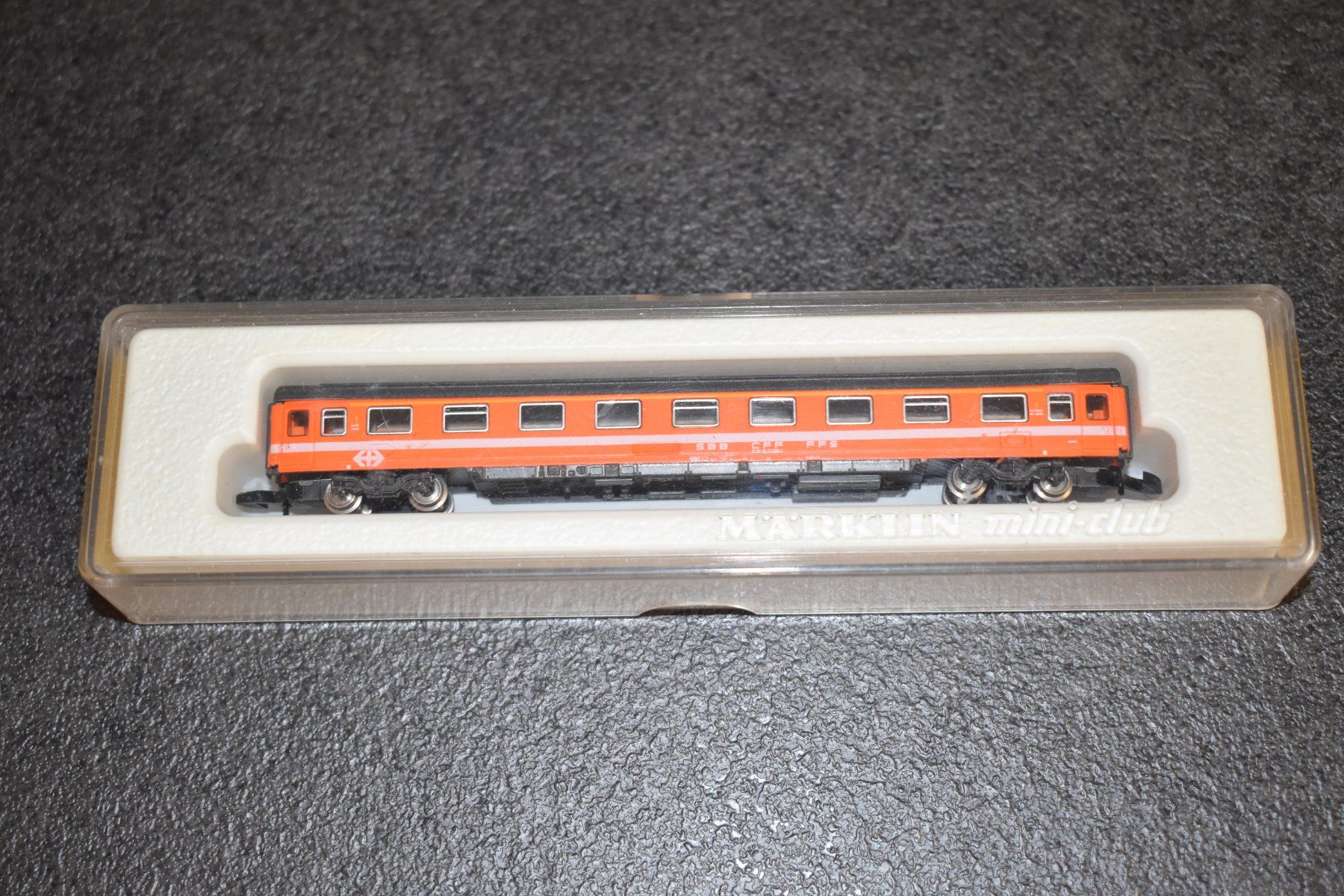 Märklin Modellini di ferrovie: Märklin Z Wagon voyageurs SBB 8741 – Usato da Le Locle venduto da skycomputer
