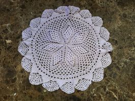 Handgemachte Häkeldeckchen, Tischdecke, rosa-lila, Vintage