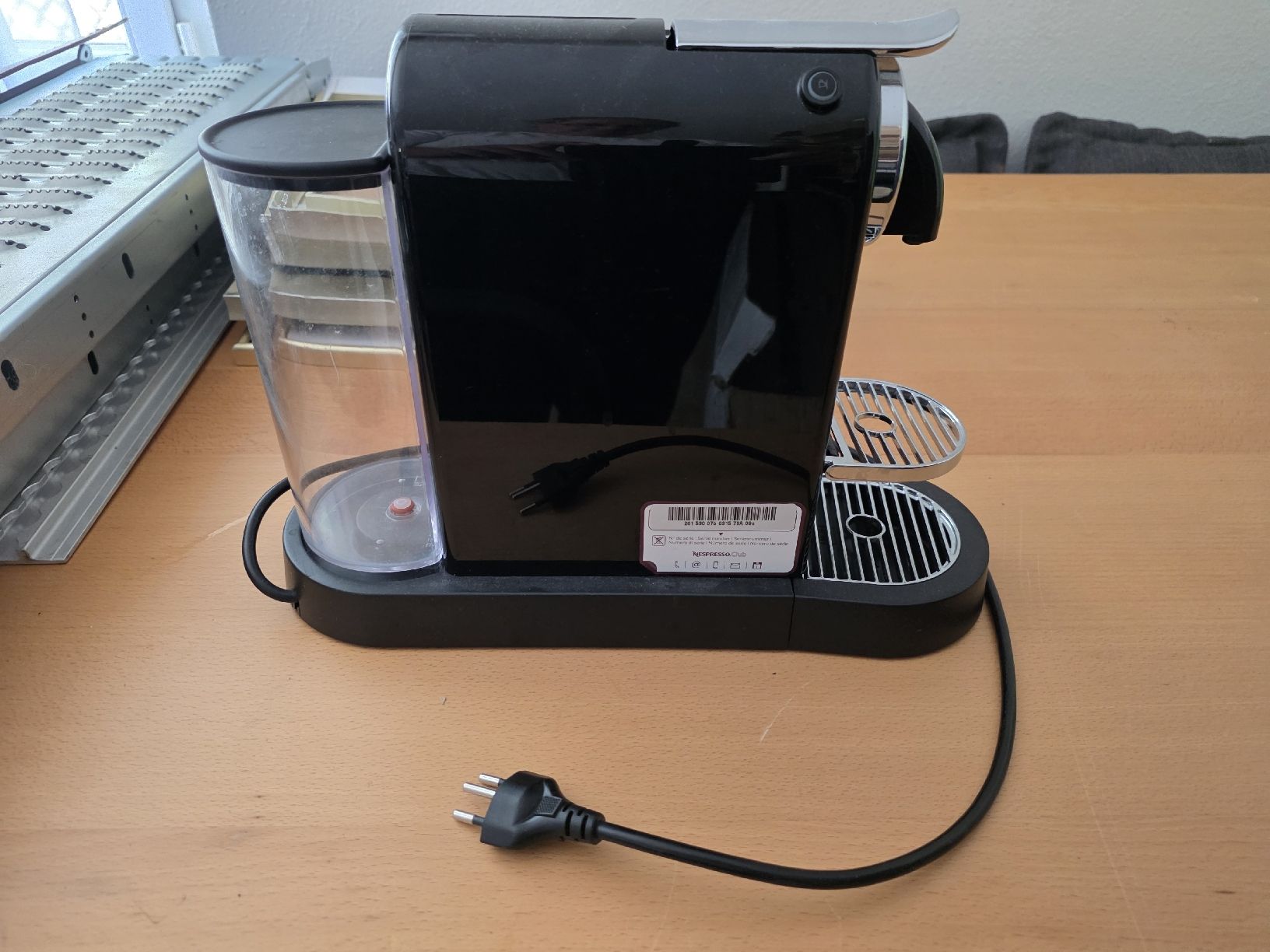 Nespresso Macchine per caffè & Macchine per espresso: Kaffeemaschine Nespresso Pixie D113 schwarz gebraucht – Usato da Sempach Station venduto da SwissRolli 2