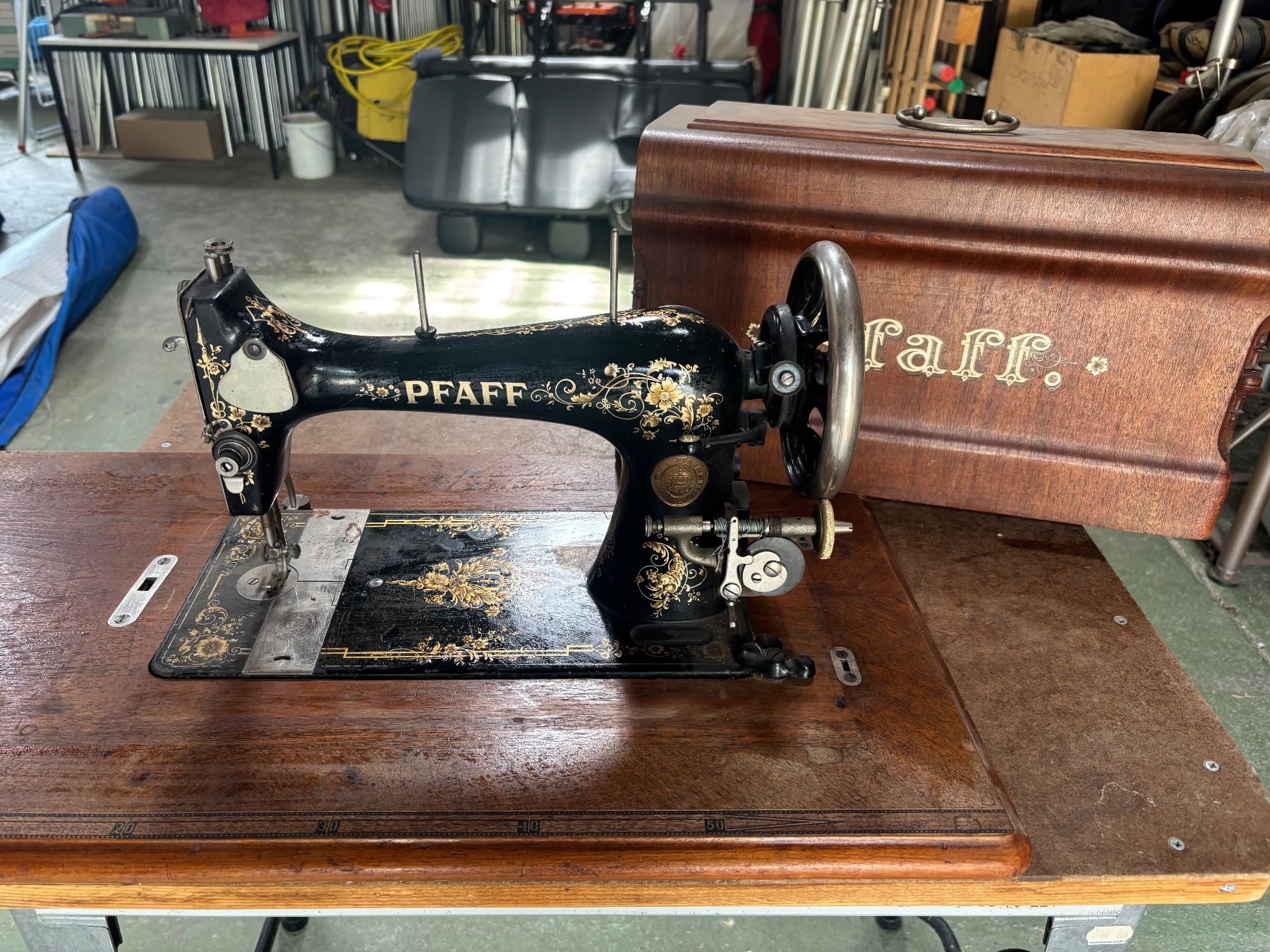Pfaff Macchine da cucire: Vintage Pfaff Nähmaschine – Usato da Oey venduto da timetofly