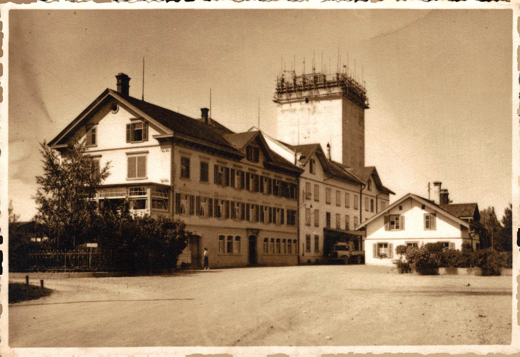 Cartoline postali: Siloturm im Bau – Usato da Bronschhofen venduto da Astore