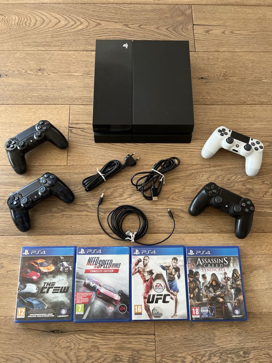 Sony Consoles: PlayStation 4 mit Controller und Spielen – D'occasion à Oberhasli par Snakehead02