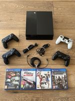 PlayStation 4 mit Controller und Spielen