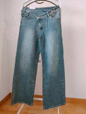 Jeans mit flattering Schnitt und mit Glänzenden Details