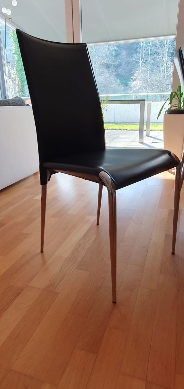 Sedie: 4 schwarze Stühle – Usato da Escholzmatt venduto da sim_82ct 1