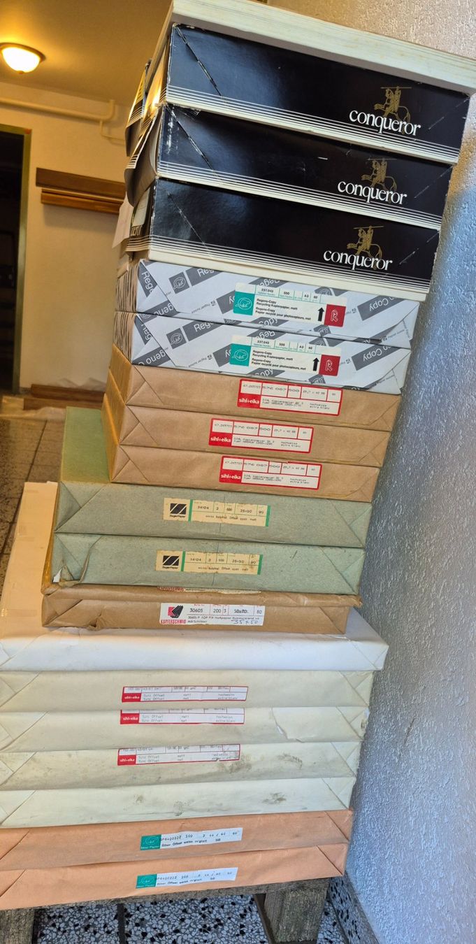 Papiere: Ein Posten Papier – Neu und originalverpackt aus Binningen von fg0815