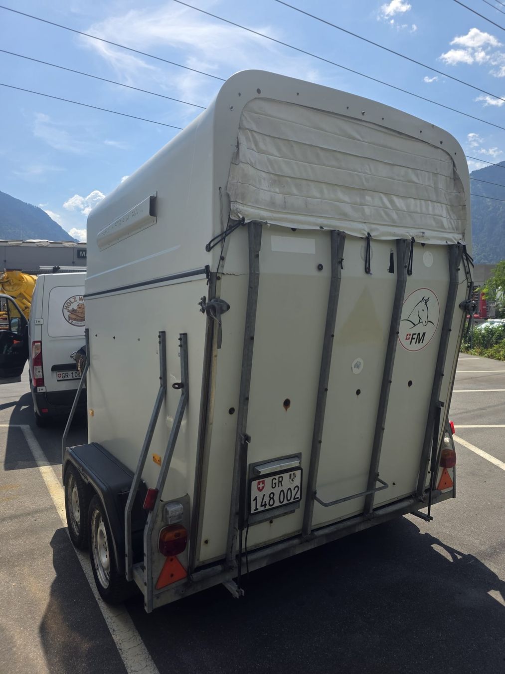 Huser Anhänger: Pferdetransportanhänger – Gebraucht aus Schiers von Rimuru 5