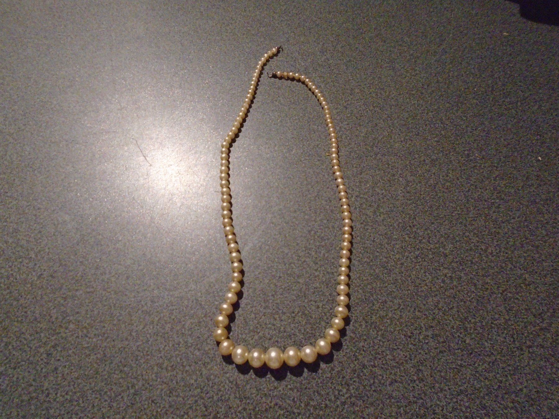 Catenine: Kette weisse Perlen – Usato da Zürich venduto da abraxas1291