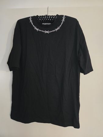Unisex Shirt vom YOURTURN, mit Stacheldraht-Stickerei, S